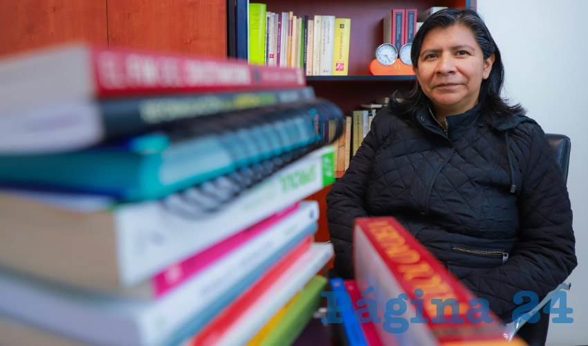 Doctora Cristina Eslava Heredia, catedr&aacute;tica adscrita al Departamento de Letras del Centro de las Artes y la Cultura