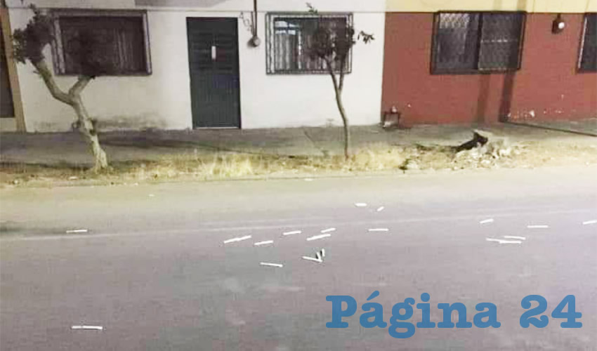 Fue en la colonia La Perla donde los ciudadanos encontraron más de mil pruebas, presuntamente de Covid-19, tiradas en la calle/Foto: Especial