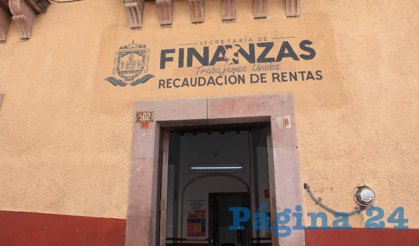Entre los impuestos con mayores deducciones se encontraban los adeudos de control vehicular, con hasta 75 por ciento a quienes aún no pagan lo correspondiente del 2015 hacia atrás (Foto Rocío Castro Alvarado)