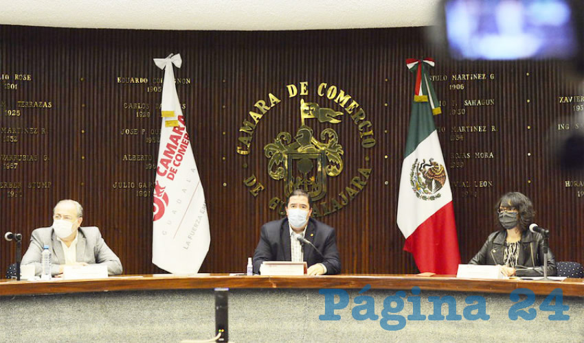 De acuerdo con el líder empresarial Xavier Orendain, quien estuvo acompañado de Fernando Petersen, secretario de Salud de Jalisco, Pfizer y AstraZeneca ya están saturados de pedidos, por lo se pedirá a estas tres farmacéuticas, cuyo vacuna está en fase tres, hagan sus pruebas en la entidad/Foto: Cortesía