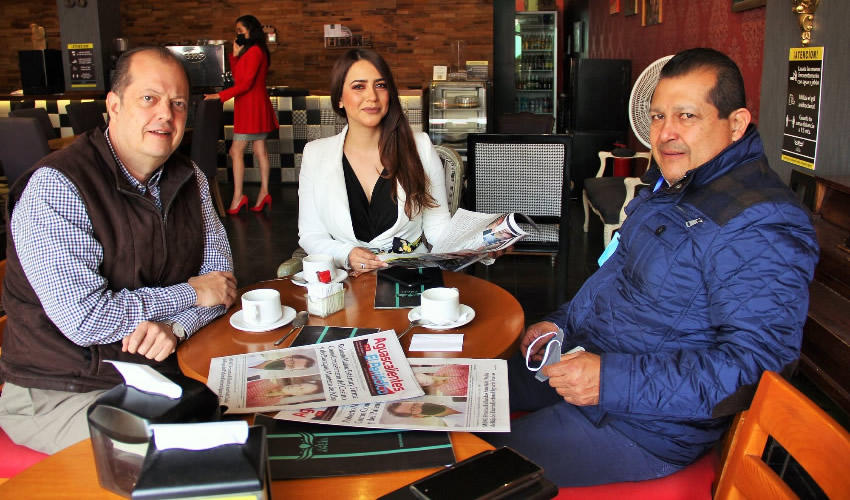 El abogado Juan Francisco Gavuzzo Navarro, Karla Espinoza, regidora de Jes&uacute;s Mar&iacute;a; y H&eacute;ctor Mac&iacute;as desayunaron en Cafeter&iacute;a El &Aacute;ngel