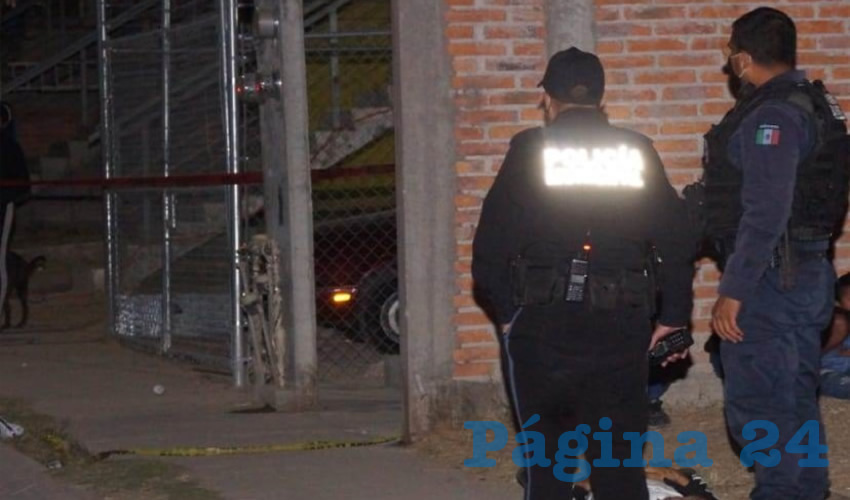 Sobre la calle Menorca quedó el cadáver de Yair Alejandro de la Rosa, que contaba con 19 años de edad