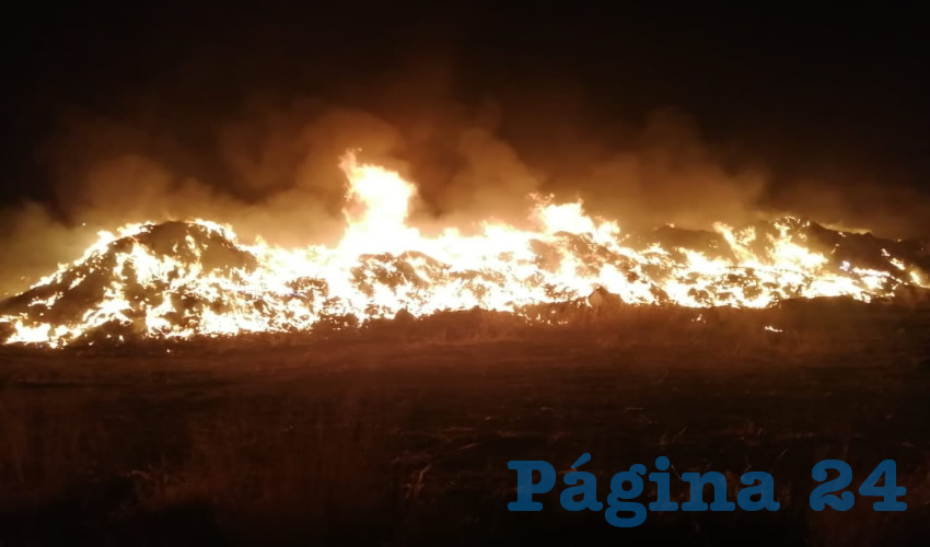 El fuego acab&oacute; con al menos 20 toneladas de pl&aacute;stico molido, en la empresa Reciclayser