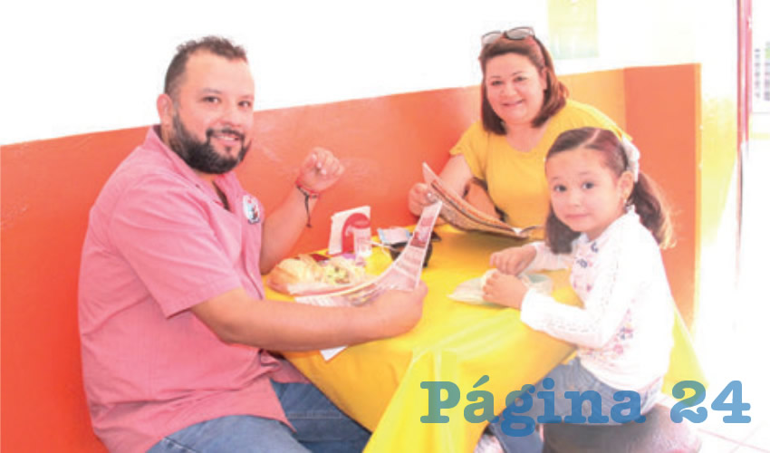 Ma. Guadalupe Romero y Leobardo Cruz, desayunaron en el Restaurante La Saturnina