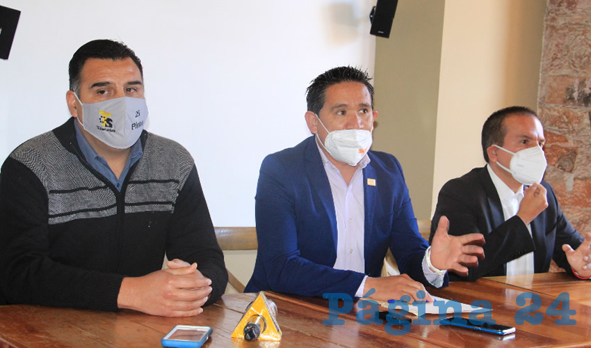Óscar Castruita Hernández, aseguró que el pago del aguinaldo 2020, comenzará a depositarse hoy a 4 mil 500 pensionados y jubilados del Instituto de Seguridad y Servicios Sociales de los Trabajadores del Estado de Zacatecas (Issstezac) (Foto Rocío Castro)