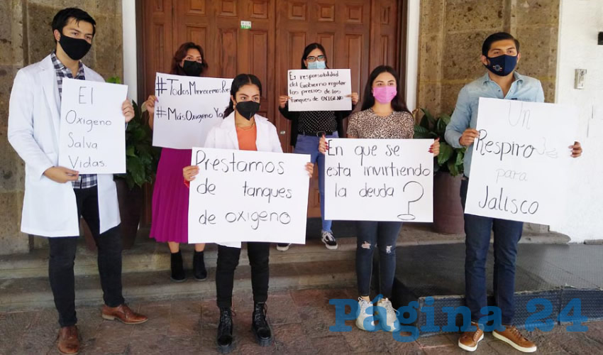 “Que Profeco y gobierno regulen el tema de la compra, la renta y el rellenado de tanques, y que el gobierno también tenga disponibilidad de tanques de oxígeno para que las personas que no puedan adquirirlo se los pueda prestar el gobierno”, exigieron estudiantes de la UdeG ante la crisis por el COVID/Fotos: Elizabeth Ríos Chavarría