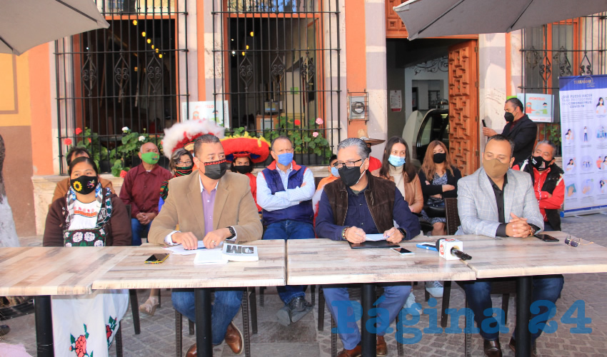 Un colectivo conformado por artistas y promotores del estado, encabezado por David Eduardo Rivera Salinas, quien fuera director del Instituto Zacatecano de Cultura (IZC) Ramón López Velarde, durante el sexenio de Amalia García Medina, hicieron público su respaldo al proyecto de transformación impulsado por David Monreal Ávila y el Movimiento Regeneración Nacional (Morena), ya que están convencidos de que se requiere una gran transformación (Foto: Rocío Castro)