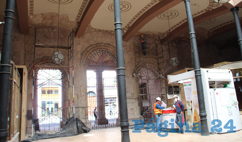 Recientemente fueron iniciados los trabajos de mejoramiento y remodelación del Mercado González Ortega, por lo que algunos de los servicios ofrecidos en este inmueble que data de 1899, fueron reubicados en otros espacios (Foto: Rocío Castro Alvarado)