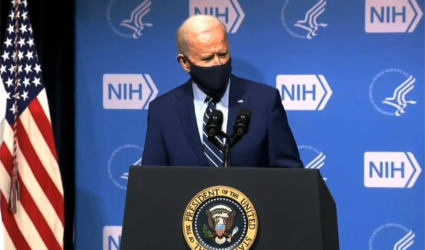 En un discurso con el cubrebocas puesto, el presidente de Estados Unidos, Joe Biden, insistió en la “importancia crítica” de usar la mascarilla para salvar a un “importante número de vidas”
