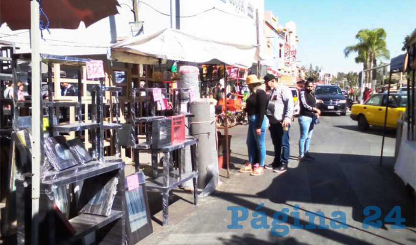 Hay algunos trabajadores municipales de Tonalá que se creen dueños de los espacios del tianguis de los jueves, lamentaron comerciantes. Y ni siquiera tienen por qué, ya que los permisos están en regla, denunciaron/Foto: Francisco Tapia