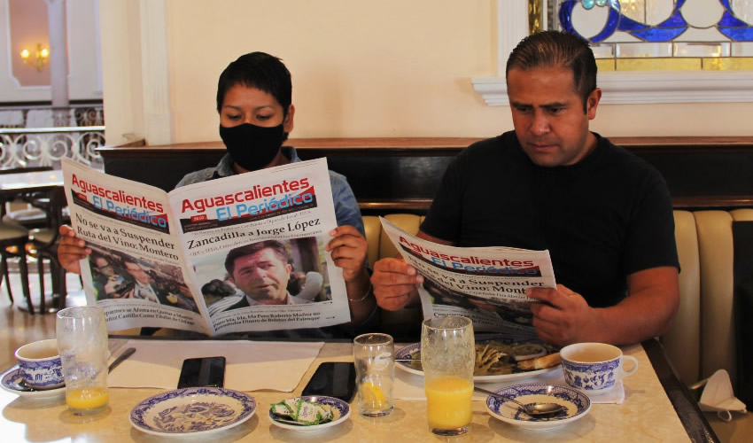 Erika López García y Alfredo González Castañeda desayunaron en Sanborns
