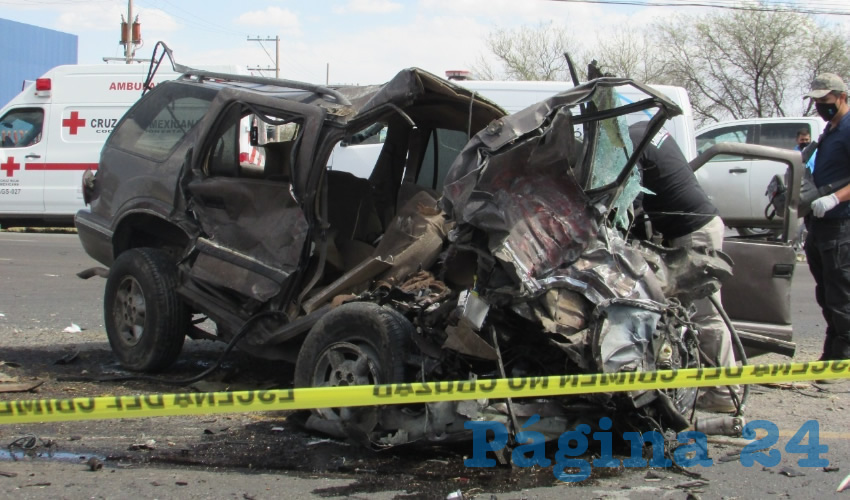 Totalmente destrozada quedó la camioneta Chevrolet Blazer que tripulaban las víctimas