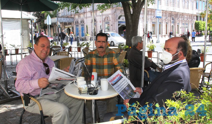 En Café Catedral desayunaron Manuel Delgadillo, Rafael Sierra Esparza y Jorge Orozco