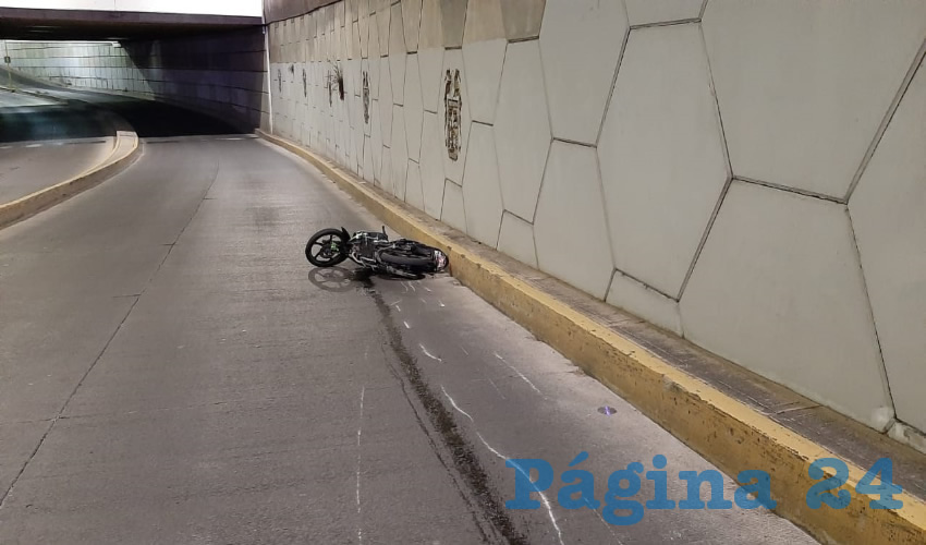 La jaca de acero que conducía Fabián Navarro, quien sufrió golpes de consideración en la cabeza