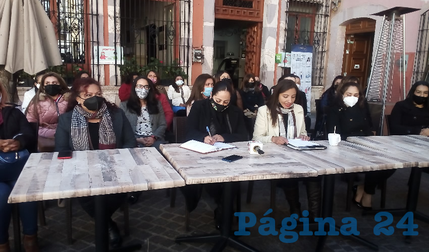 En conferencia de prensa, mujeres representantes de diversos colectivos y organizaciones civiles, así como trabajadoras, empresarias, docentes e investigadoras, anunciaron su simpatía y apoyo al proyecto político que encabeza David Monreal Ávila, candidato al gobierno del estado por la alianza encabezada por el Movimiento Regeneración Nacional (Morena) (Foto: Merari Martínez Castro)