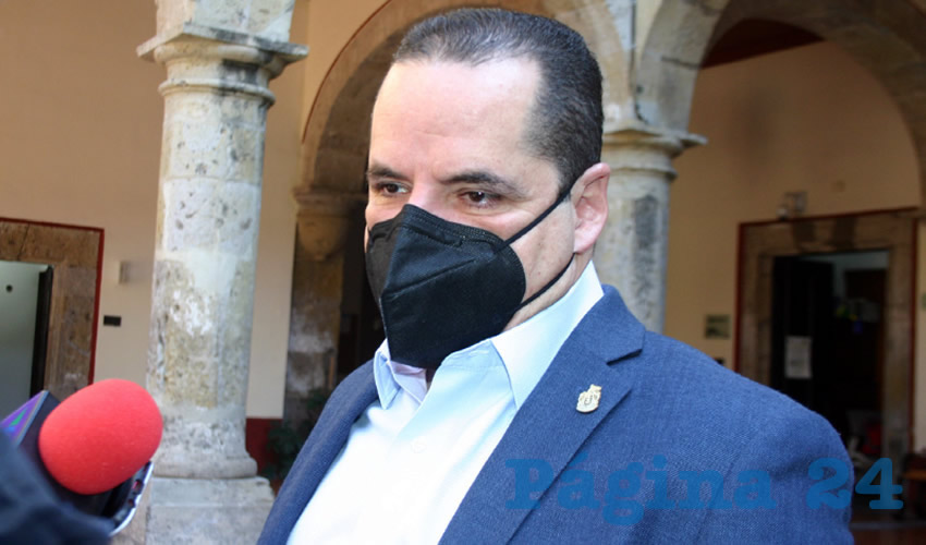 “Toda persona en México tiene derecho a tener un nombre y un apellido, y no permitir el registro de menores hijos de comaternidad violenta el derecho de los menores”, explicó el diputado Enrique Velázquez, impulsor de la propuesta/Foto: Francisco Tapia