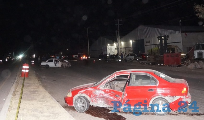 Sobre la carretera estatal 18 quedaron los autos participantes, cerca de la entrada al parque industrial El Chichimeco