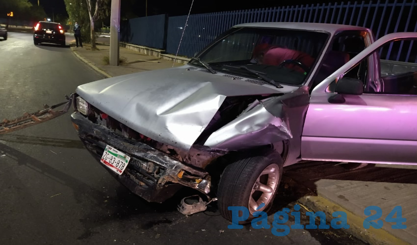 Así quedó la camioneta Toyota gris, que manejaba el ebrio Óscar Serafín “N” “N”, de 52 años