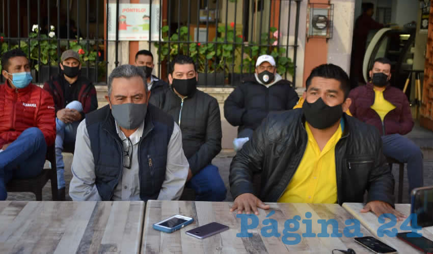 En conferencia de prensa, un grupo de perredistas de Villa Hidalgo se pronunciaron en contra de la alianza que pretende su partido, ya que aseguran no estar de acuerdo con dicha ideología, por lo que sin renunciar a su militancia actual, buscarán sumarse al proyecto de la Cuarta Transformación para las próximas elecciones (Foto: Merari Martínez)