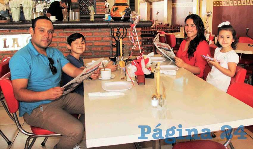 En el restaurante Mitla desayunaron Enrique Aldo Macías, su esposa Dafne Vega y sus hijos Gian y Leah