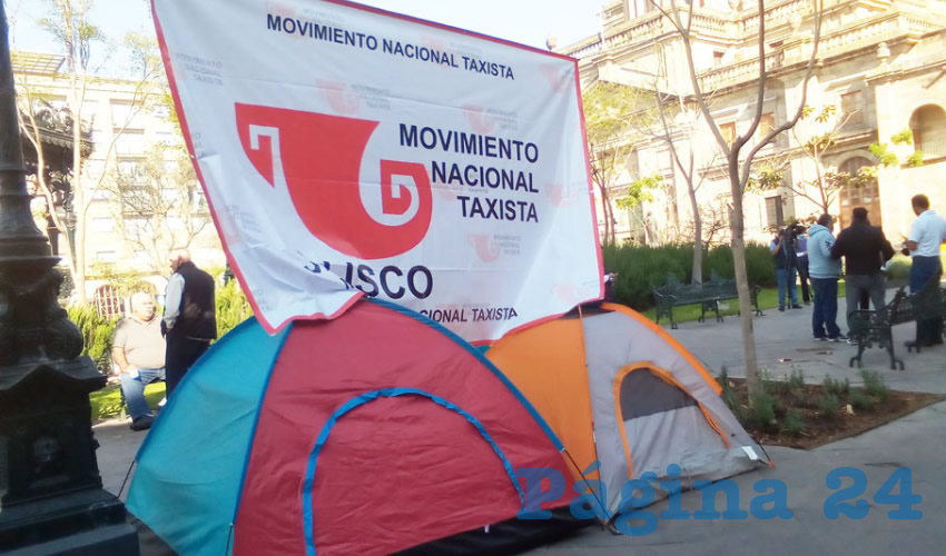 Desde el lunes, choferes de taxis están en huelga de hambre por cómo autoridades han hecho operativos en contra de taxistas que trabajan en la plataforma inDriver; además, denuncian que les tienen “secuestradas” varias unidades
