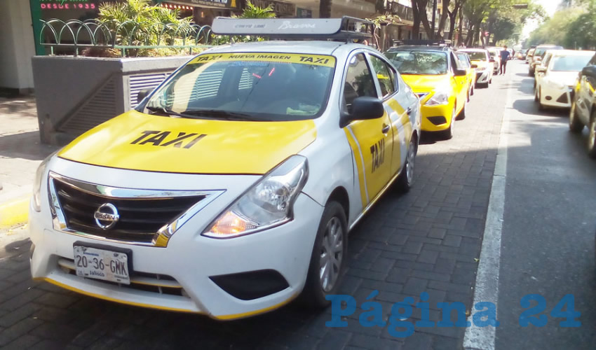 A la huelga de hambre se sumó protesta de vehículos amarillos afuera de Palacio de Gobierno. Reiteraron la exigencia de que el gobierno estatal y la Secretaría de Transporte los tomen en cuenta, pues les obstaculizan trabajar/Fotos: Francisco Tapia