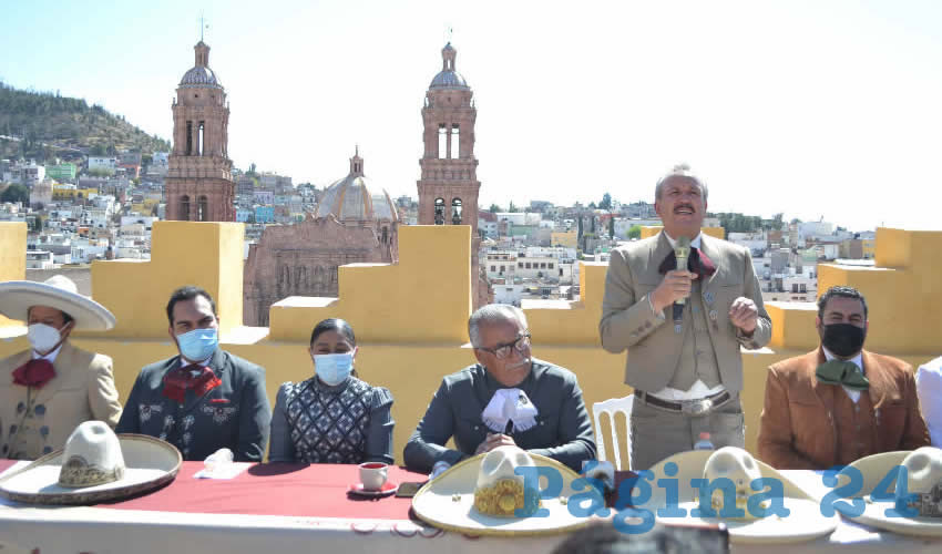 En conferencia de prensa, Roberto Quiroz del Río, quien ha sido en dos ocasiones secretario de la Federación Nacional de Charrería, destacó que al representar estas organizaciones a gente dedicada al campo y a la ganadería, es que apoyan la candidatura del fresnillense (Foto: Merari Martínez)