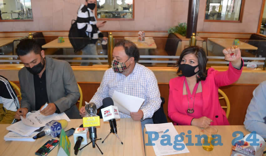Miembros del Sindicato de Trabajadores del Instituto Tecnológico Superior de Loreto exigieron a las autoridades del estado la destitución inmediata de la directora de esta institución, Patricia del Carmen Bernal, a quien acusaron de corrupción, nepotismo y conflicto de interés por despidos injustificados (Foto: Merari Martínez)