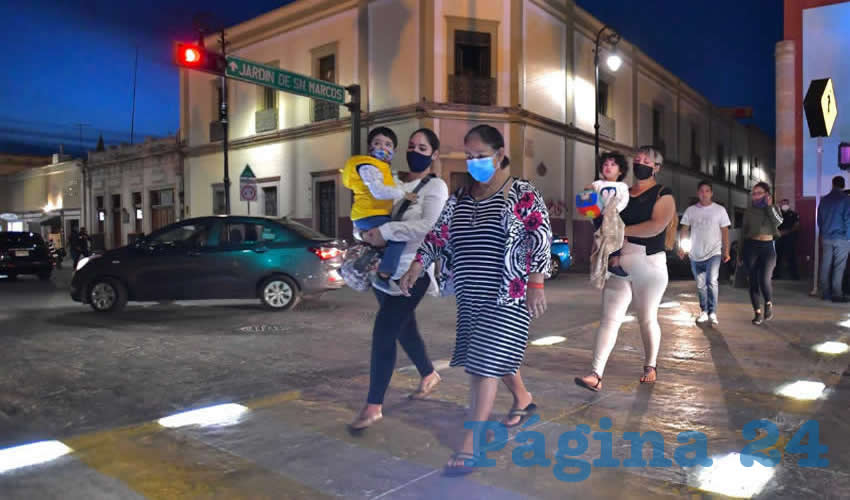 El también denominado paso de cebra tiene 23 lámparas led y funciona con sensores que se activan en modo nocturno