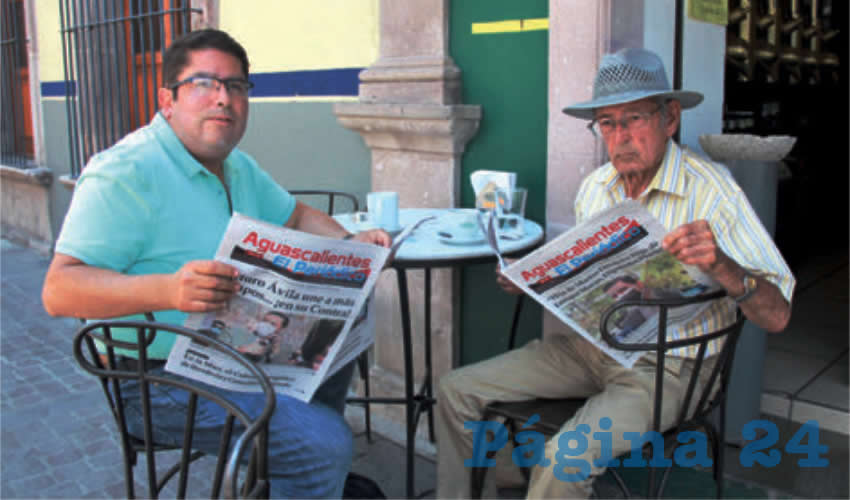 Grupo de personas desayunando.