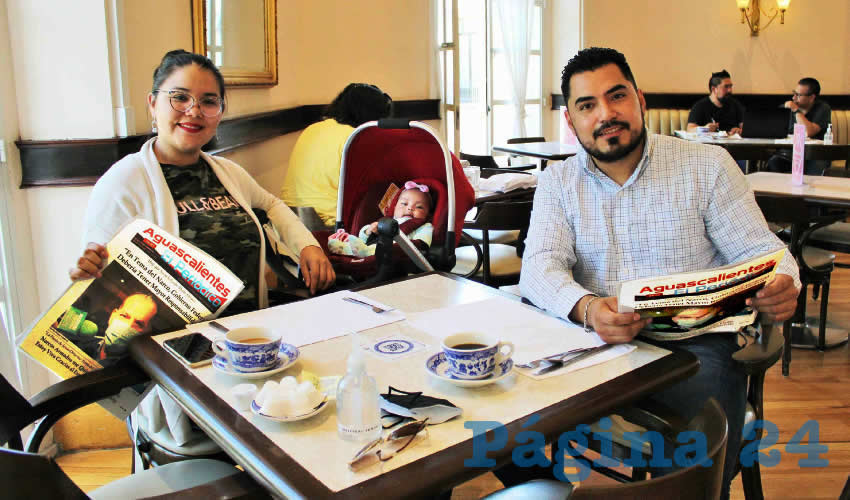 Grupo de personas desayunando.