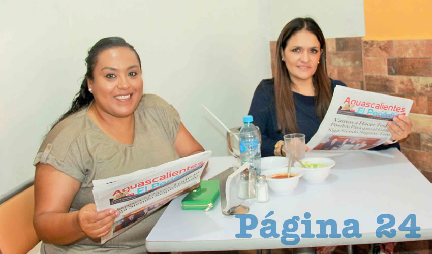 Grupo de personas desayunando.