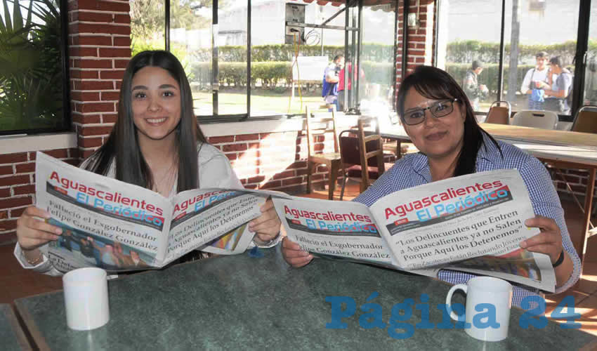 Grupo de personas desayunando.