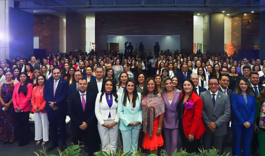 Terri Jimenez participates in the Women's Economic Forum, a space that brings together women leaders in Latin America.