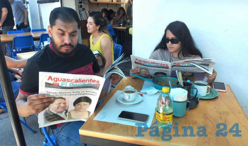 Desayunando