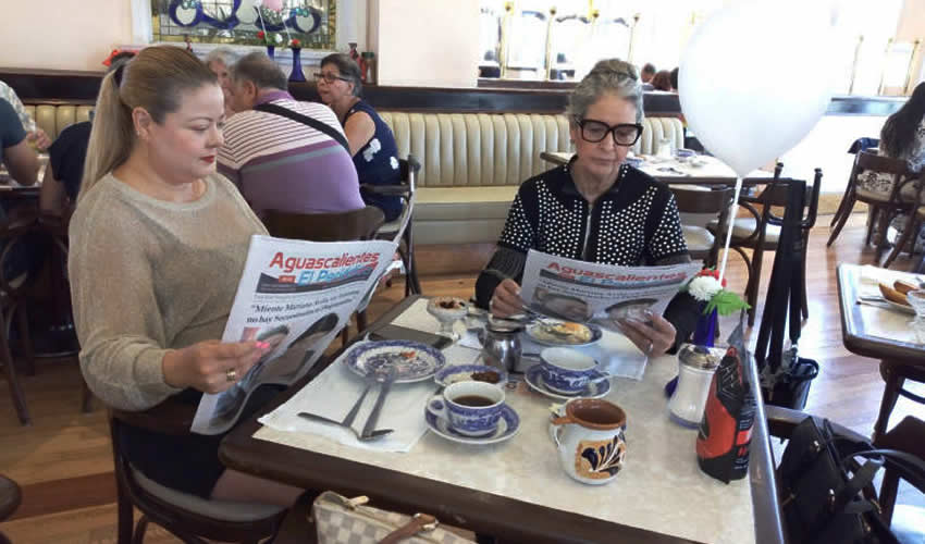 Desayunando