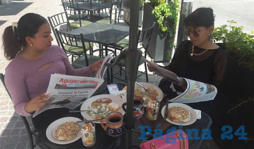 Desayunando