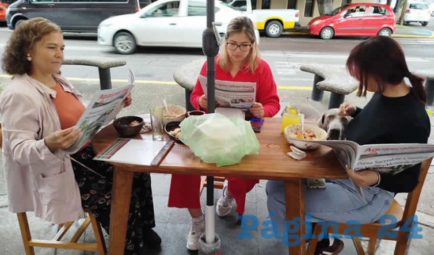 Desayunando