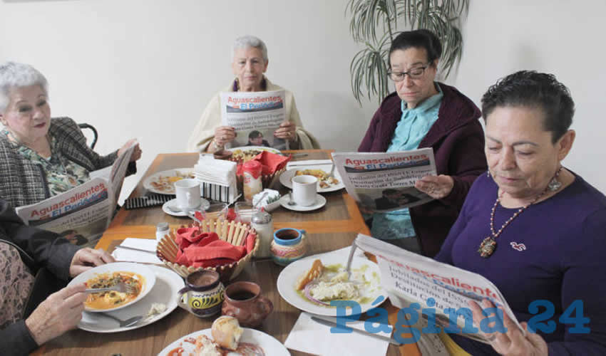 Desayunando