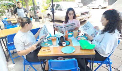 Desayunando