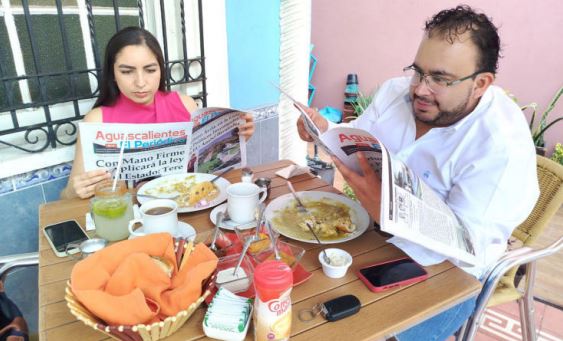 Desayunando
