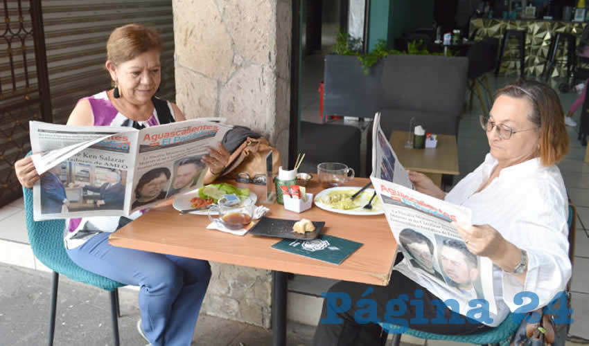 Desayunando