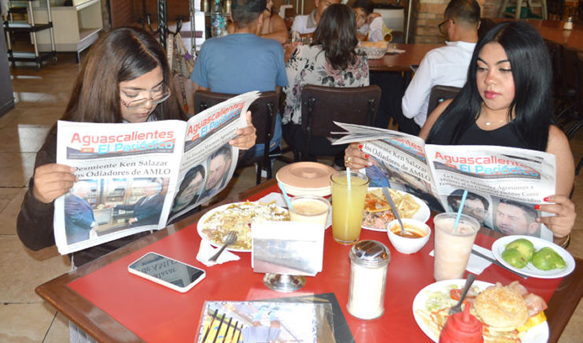 Desayunando