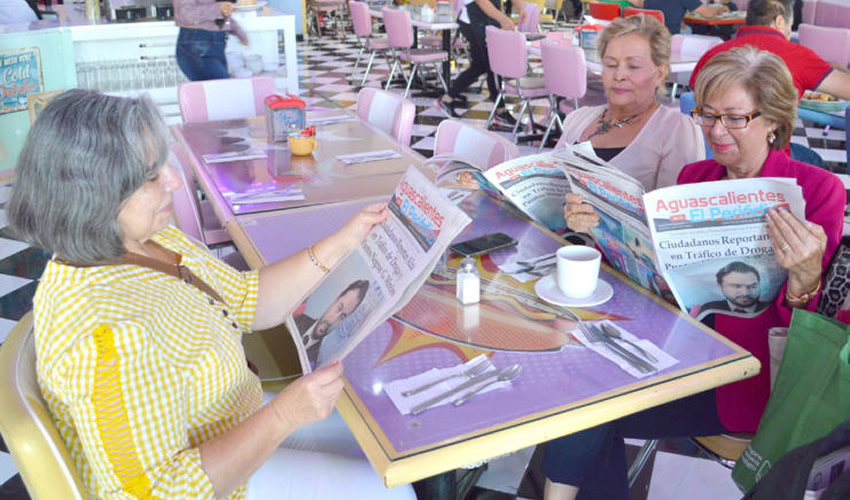 Desayunando
