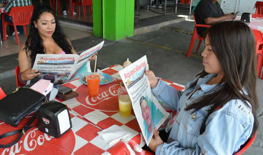 Desayunando