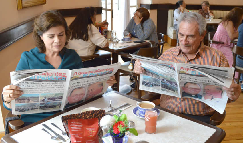 Desayunando