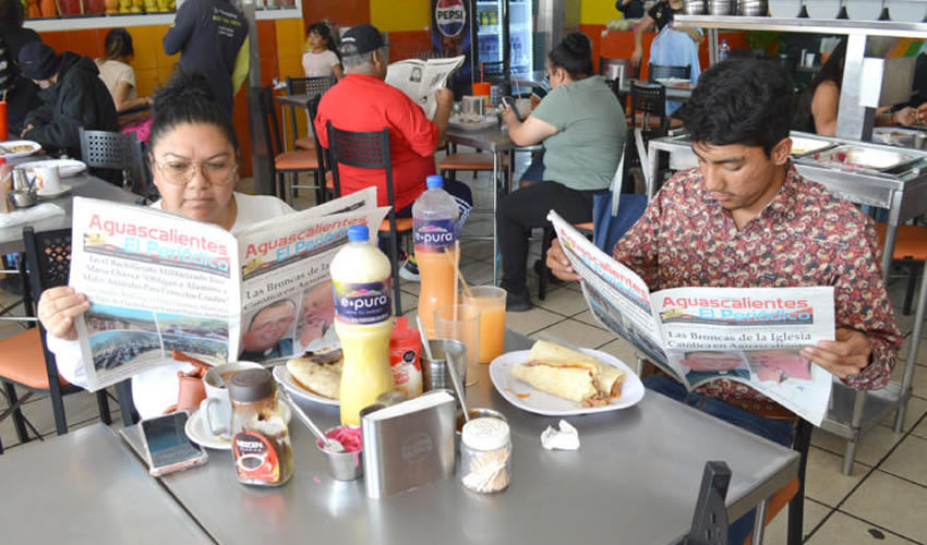 Desayunando