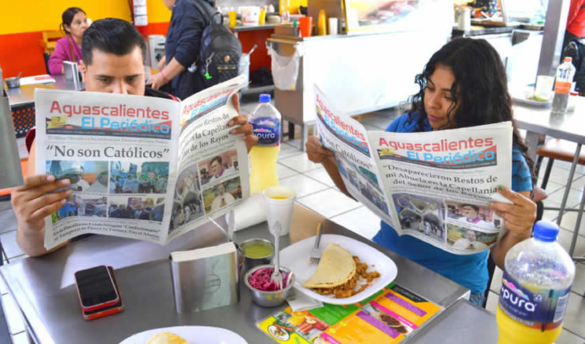 Desayunando