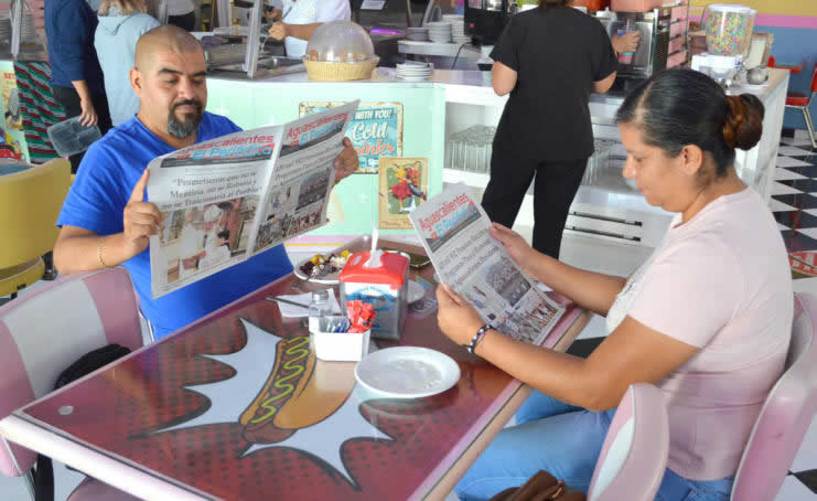 Desayunando