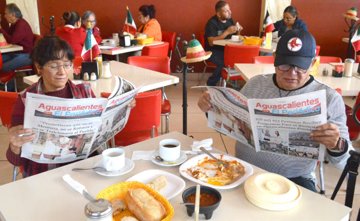 Desayunando